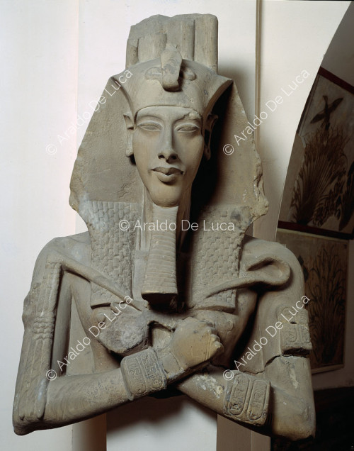 Statue colossale d'Akhenaton