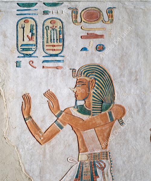 Ramesse III in atto di adorazione