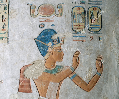 Ramsés III en un acto de adoración