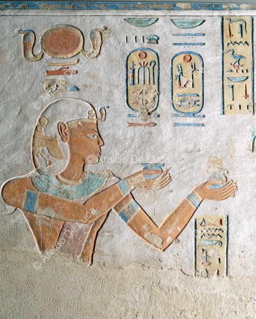 Ramesse III offre vino