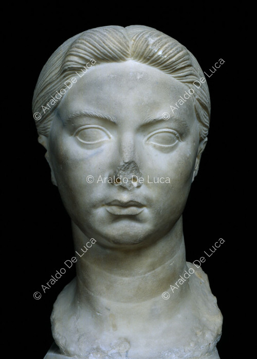 Portrait féminin en marbre