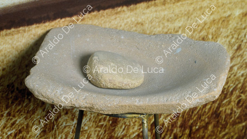 Macina a una pietra di periodo neolitico