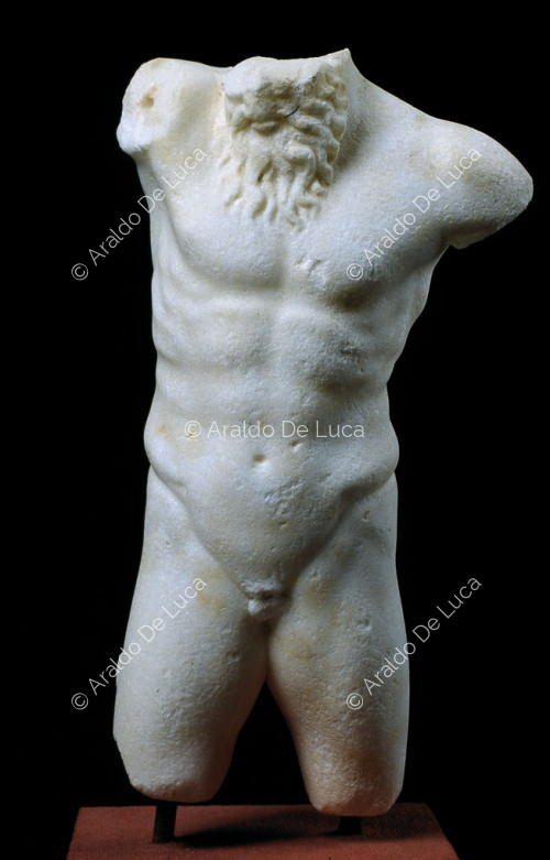 Statuetta in marmo di Ercole