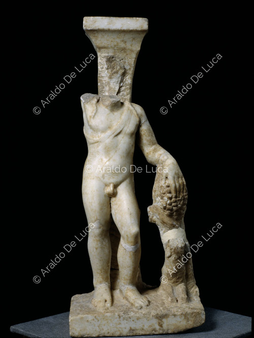 Estatuilla de mármol de Esculapio