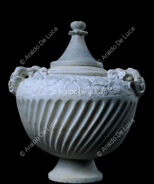 Marble cinerary urn