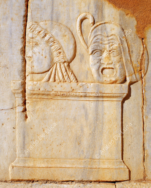 Théâtre romain de Sabrata. Frise de masques tragiques du théâtre grec