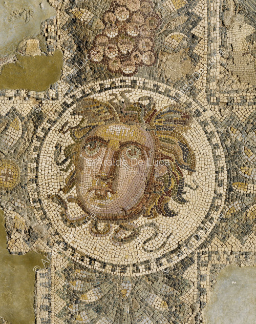 Panel mosaico. Detalle con Medusa