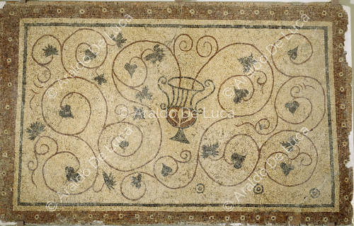 Panel mosaico con caliz y hojas de la vida