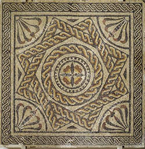 Panel mosaico con decoracion geometrica