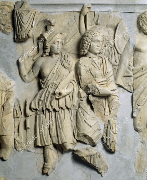 Friso del arco de triunfo del emperador Septimio Severo. Detalle con la emperadora Giulia Domnia