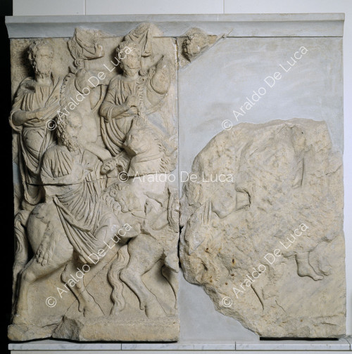 Friso del arco de triunfo del emperador Septimio Severo. Detalle con dignatarios a caballo