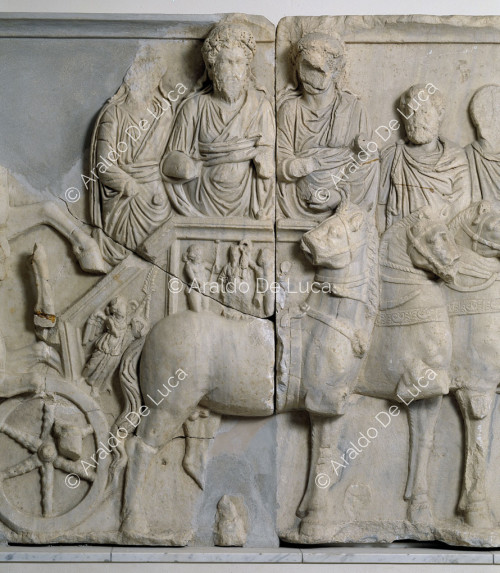 Friso del arco de triunfo del emperador Septimio Severo. Detalle de la familia del emperador