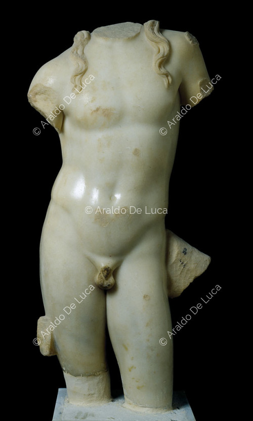 Estatua acefala en marmol de Apolo