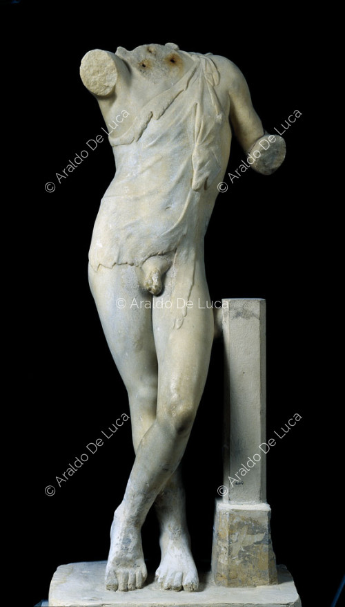 Statua acefala in marmo di Ercole
