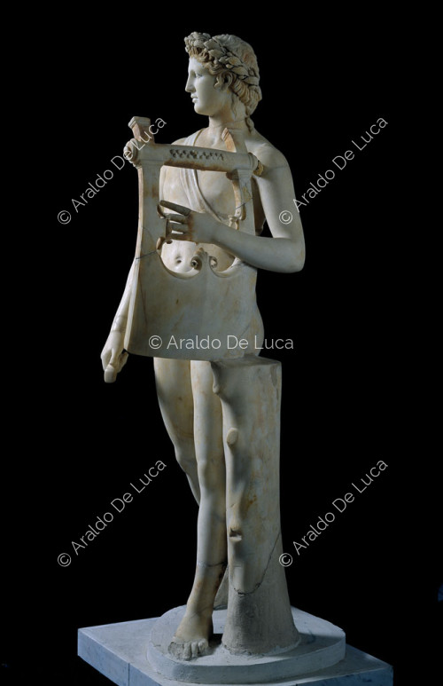 Statue en marbre d'Apollon citaredo