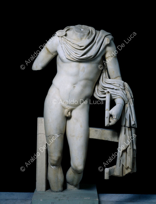 Estatua en marmol de Dioscuro