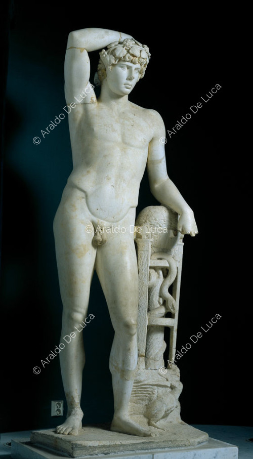 Estatua de Apolo con el rostro de Antinoo