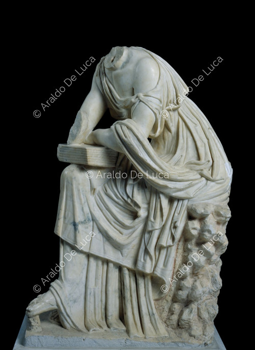 Statue en marbre de la muse Calliope