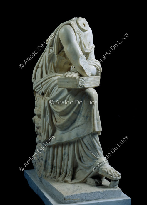 Statue en marbre de la muse Calliope