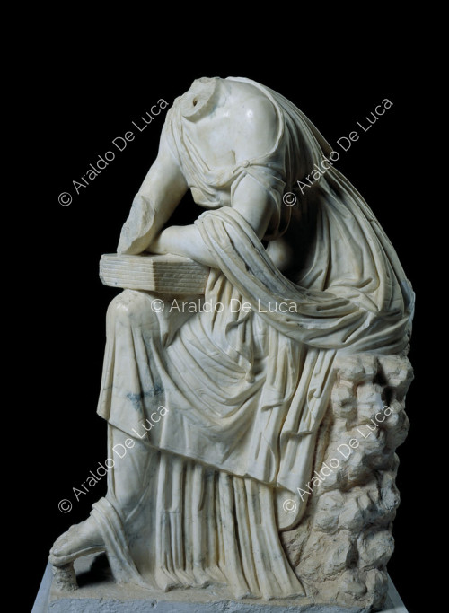 Estatua de mármol de la musa Calíope