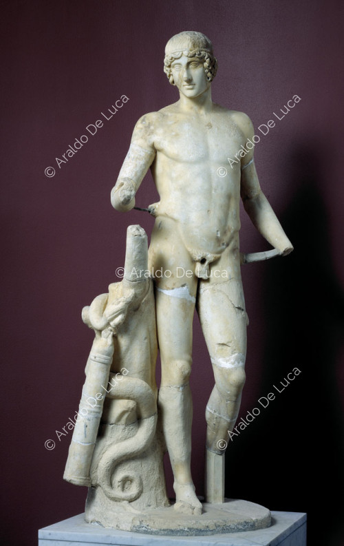 Estatua en marmol del dios Apolo