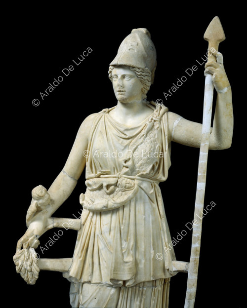Statua in marmo della dea Atena