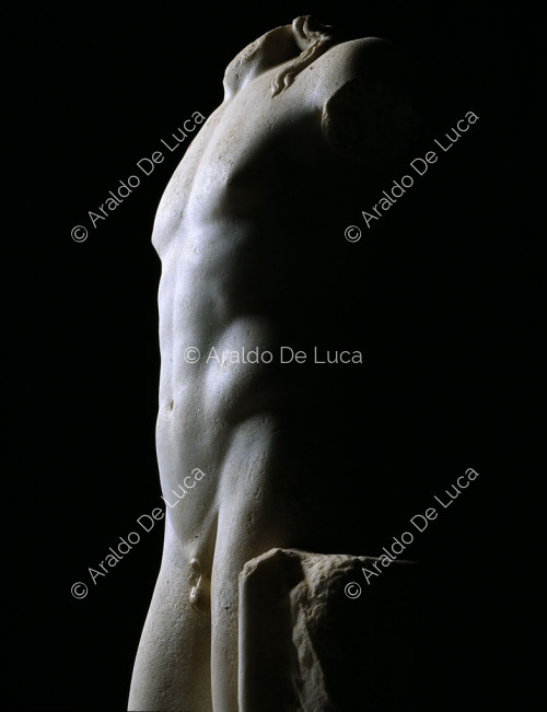 Statua di atleta in marmo