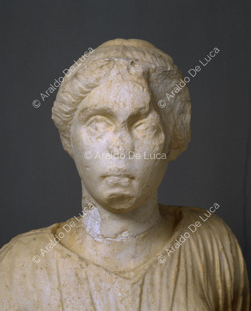 Statue de Vibia Sabina avec Cupidon. Détail du visage