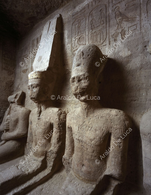 Il santuario interno di Abu Simbel: dettaglio di Ramesse II con Amon-Ra e Ptah