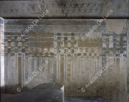 Polychrome wall decorated with geometric motifs