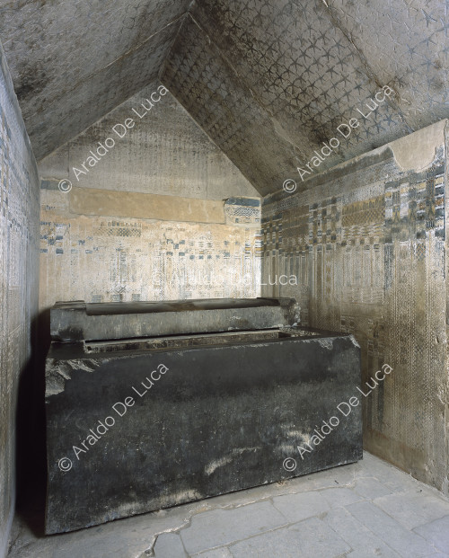 Funeral chamber with sarcophagus