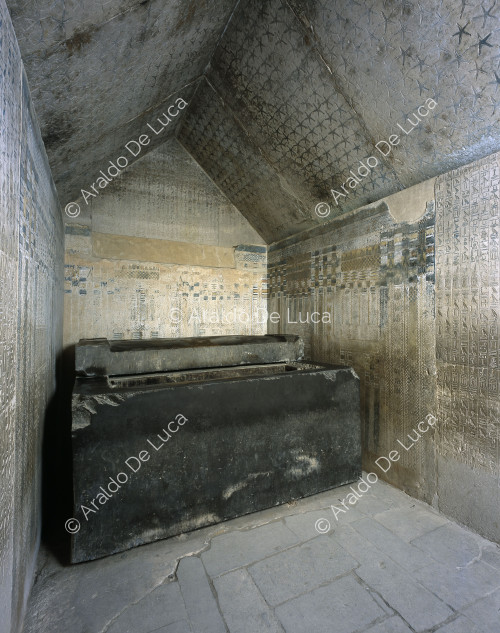 Funeral chamber with sarcophagus