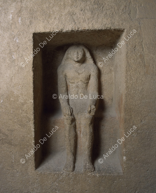 Carved statue of Qar
