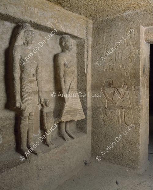 Statuen aus der Familie des Würdenträgers Qar. Ausschnitt