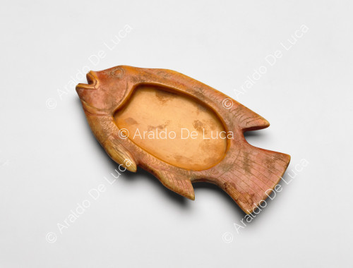 Fish-shaped ivory cosmetic case