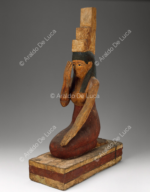 Estatuilla de madera de Isis