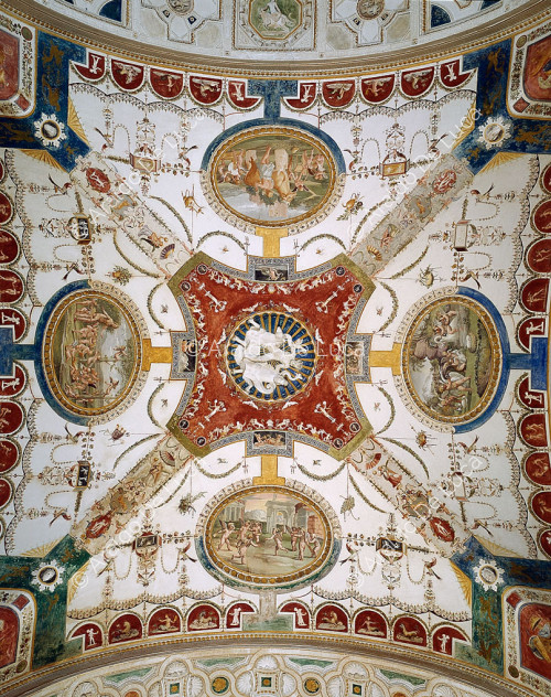 Plafond avec décoration picturale