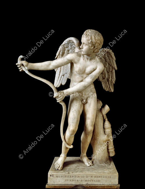 Statue des Eros, der einen Bogen spannt
