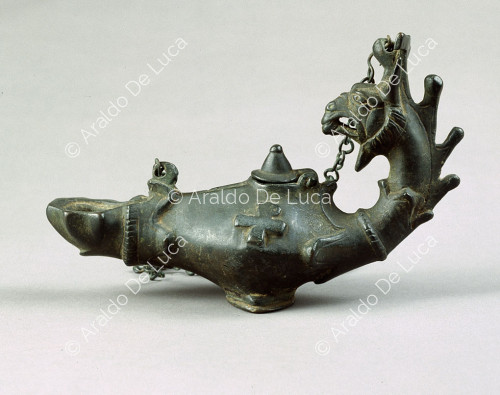 Christian oil lamp with griffin-headed handle