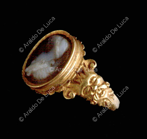 Ring with draped female bust