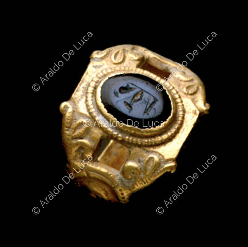 Ring with emblems of Minerva