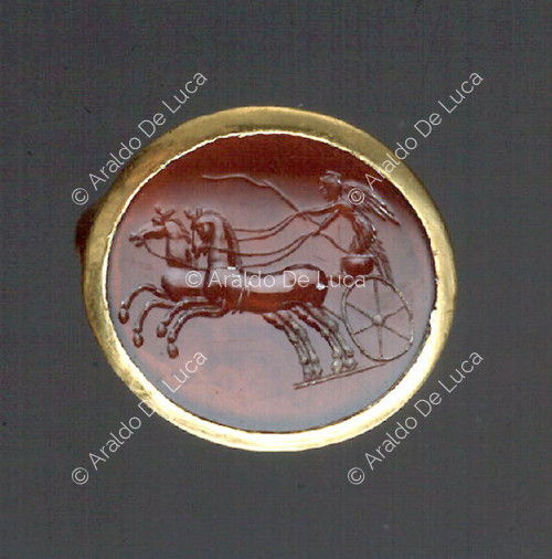 Ring with Winged Victory driving a chariot drawn by two horses