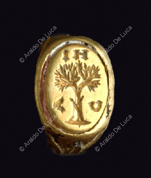 Ring with tree and small human figure