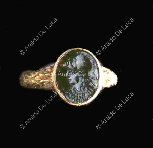 Ring with bust of Minerva
