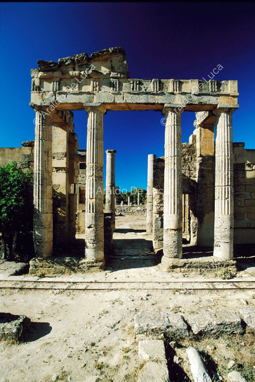 Südliches Propylaeum des Gymnasiums von Caesarea