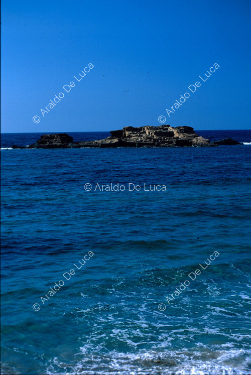 Isola di fronte ad Apollonia utilizzata come cava