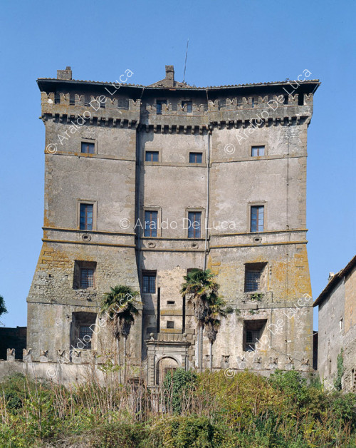 Castello Ruspoli. Prospetto meridionale