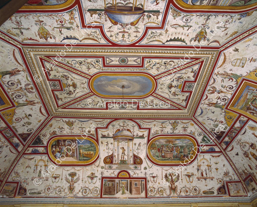 Cámara de las Campanas. Detalle de la bóveda decorada con grotescos