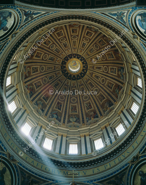 Kuppel des Petersdoms. Innenraum