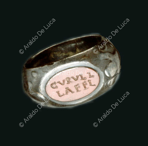Ring engraved CVRVLL LAFFL